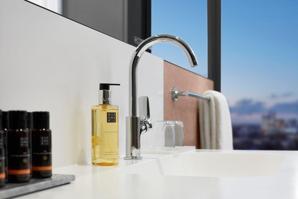 Hyperion Hotel Muenchen Ngoại thất bức ảnh A single control tap